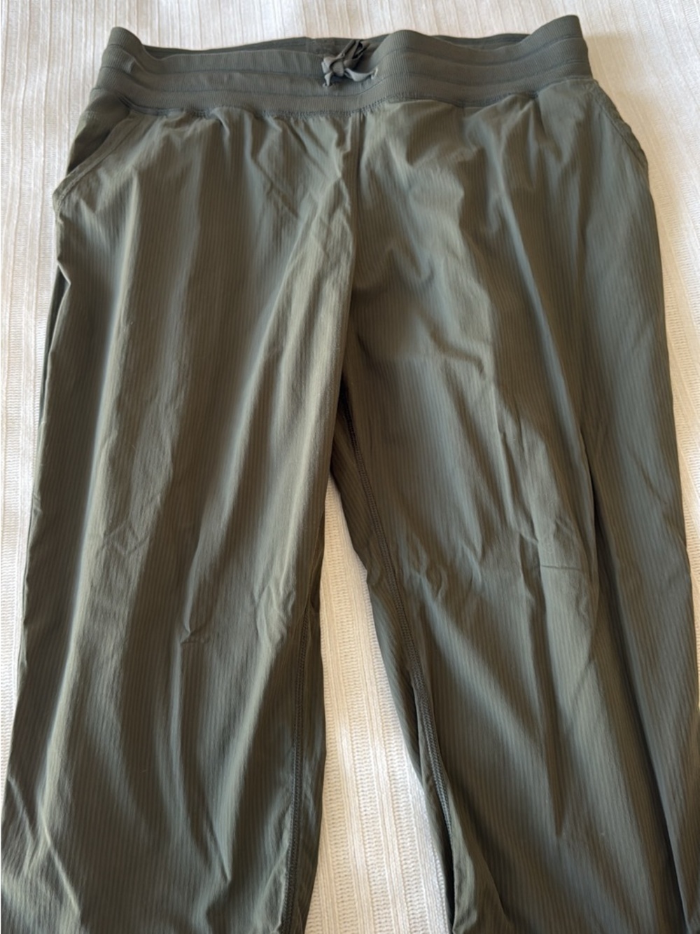 lululemon athletica Olive Green cropped dance studio